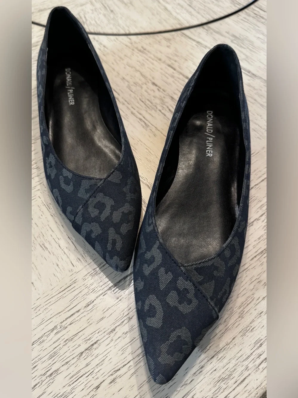 Donald Pliner Palma Jacquard Pointed Toe Flats Gray Blue Animal Print 7M